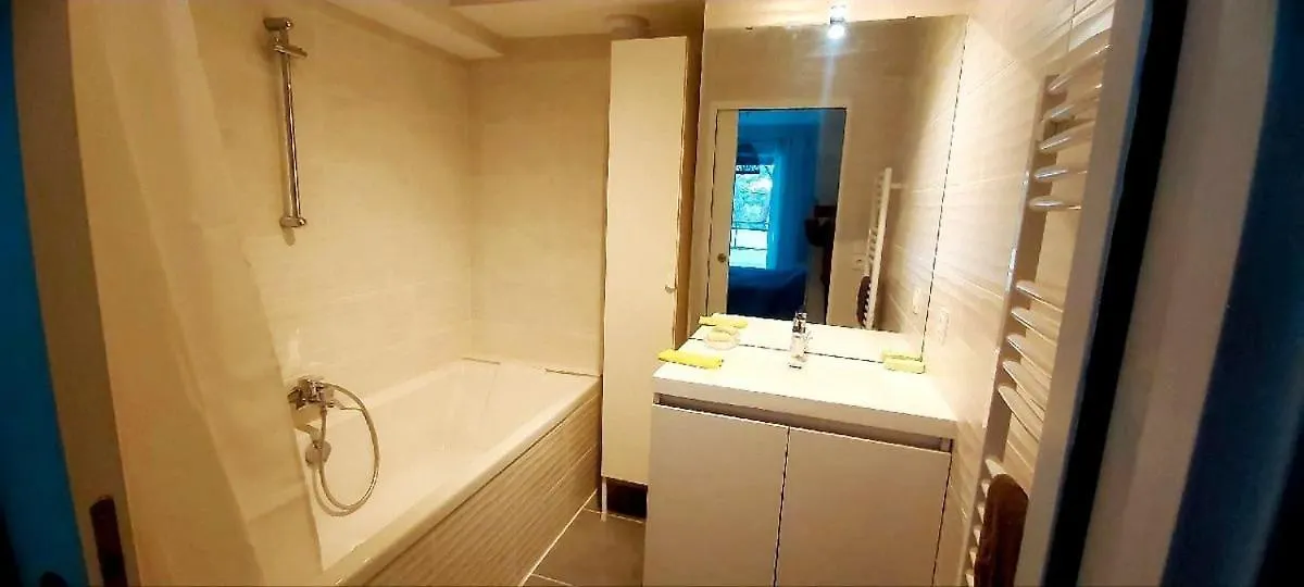 Bel Appartement Climatise A 500M Des Plages De Sable Et Des Commerces Cavalaire-sur-Mer 0*,  France